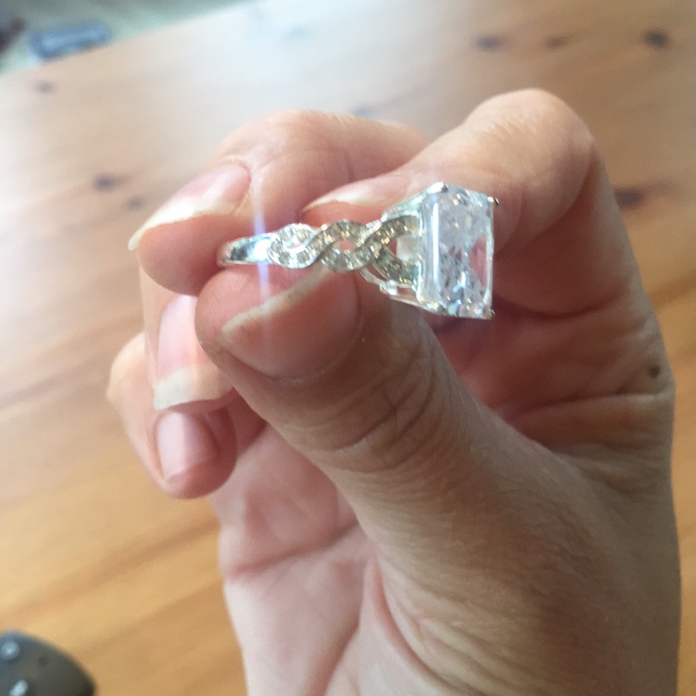 Radiant NVC ring - Picture 9 of 9